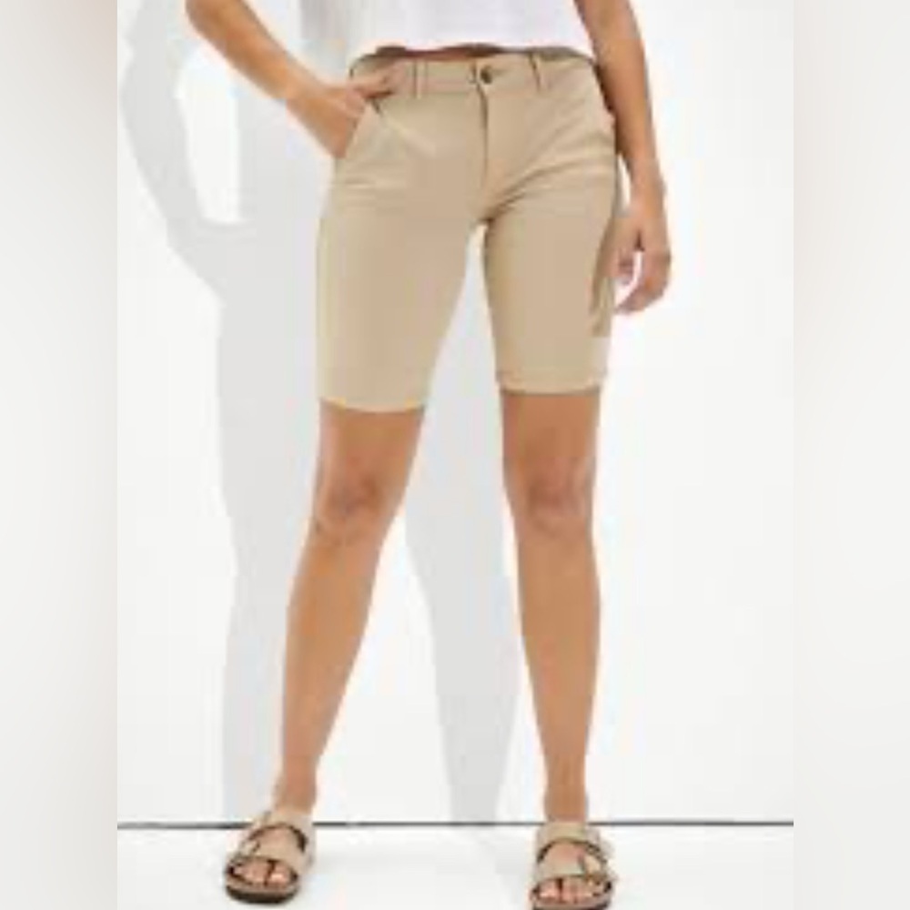 NWT. American eagle Bermuda shorts